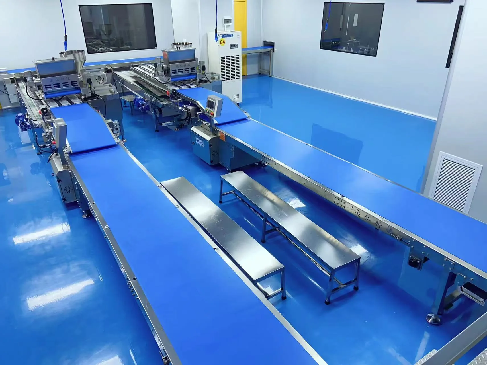 Clean bakery workshop and conveyor lines